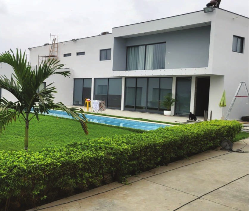 Moradia moderna com pintura exterior