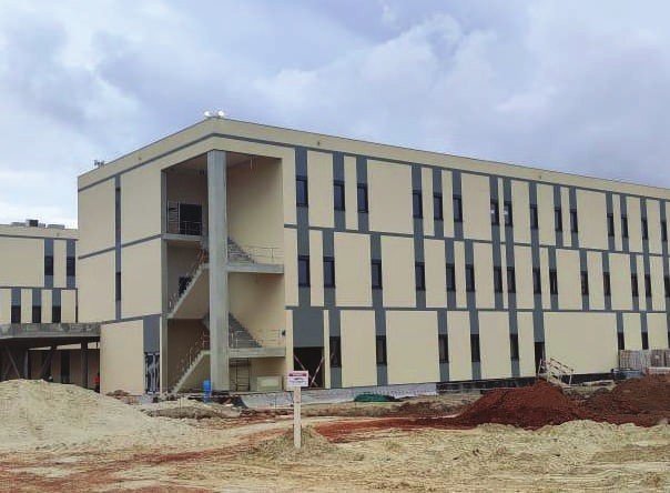 Bloco do Hospital Geral do Sequele com acabamento em capoto